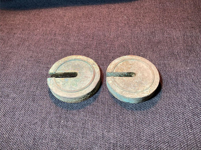 早期收藏老秤磅秤 鴨母秤 銅製秤錘 秤砣 2KG的可當文鎮 2個一起賣 直徑7.2公分 高1.5公分