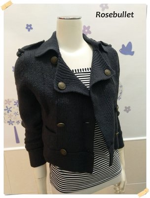。日本Rosebullet【全新專櫃商品】深灰黑 個性時尚款直紋雙排銅圓釦肩釦帶有領短版羊毛外套。3號