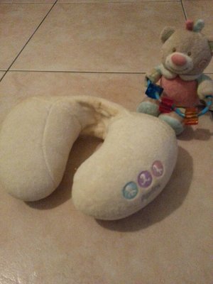 Aprica 枕 比得兔 嬰兒帽 2頂 還有combi crocs zara hm