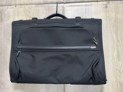 Tumi Alpha Tri-Fold Garment Bag Black 22133D4 西裝收納包 TUMI 西裝 防塵套 收納袋 防塵罩 套袋
