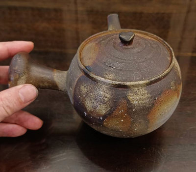 正善人文專拍---{陶瓷219}----柴燒茶壺---有款-----尺寸約：16x 13 x11cm