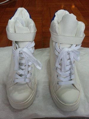 百貨公司專櫃 Le Bunny Bleu 白色高筒內增高皮布鞋款~Size:6號 /24.5公分