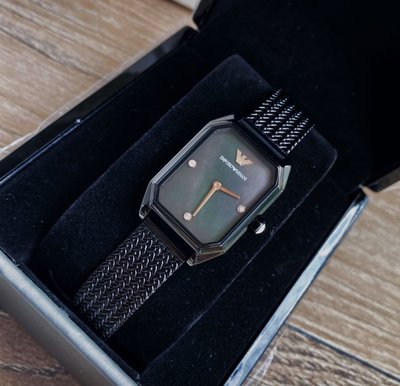 EMPORIO ARMANI 長方型珍珠貝母錶盤 黑色不鏽鋼編織錶帶 石英 女士手錶 AR11271 亞曼尼腕錶