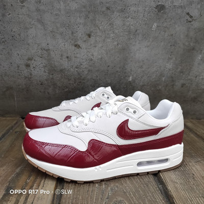 『 SLW 』FJ3169-100 女 NIKE AIR MAX 1 LX 亮皮 皮革 休閒鞋 紅色 48