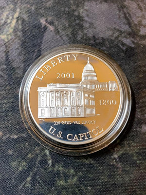 美國2001年1元首都訪問者中心精制紀念銀幣，有盒無證。幣面
