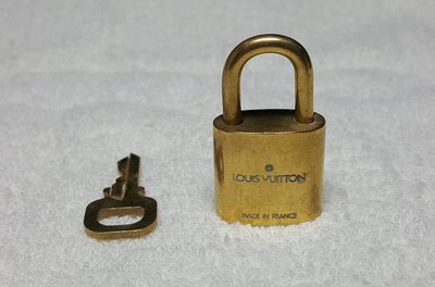 (已讓藏)【精品廉售】Louis Vutton LV鎖頭+鑰匙 #305*原廠貨    (LV皮包/側背包等原廠配件)