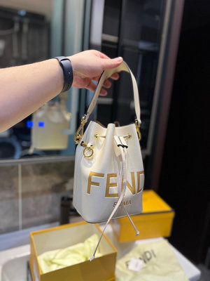 【二手包包】Fendi Mon Tresor芬迪水桶手袋 2023年米蘭時裝周街拍中，潮人們背的最多的包包大NO75971