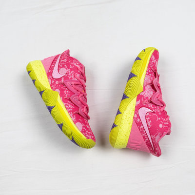 NIKE Kyrie 5 Spongebob Patrick 派大星 粉綠 實戰籃球鞋 男女鞋CJ6951-600【ADIDAS x NIKE】