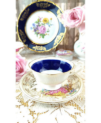 紫丁香歐陸古物雜貨♥英國1952年Paragon藍色底白色花邊骨瓷杯盤組