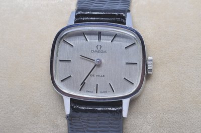 《寶萊精品》Omega 歐米茄銀灰白方圓手動女錶