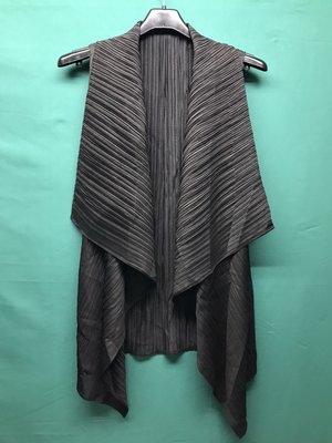 三宅一生系列 流行時尚精品 皺摺折疊衣 - 外套 【外套 ( 長 : 72cm ) 】
