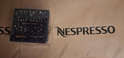 Nespresso 星耀巴黎香氛蠟燭100克、香精原產地:葡萄牙 進口商:台灣雀巢 製造日2022/7/19聖誕交換禮物 全新未拆 故取圖自官網示意