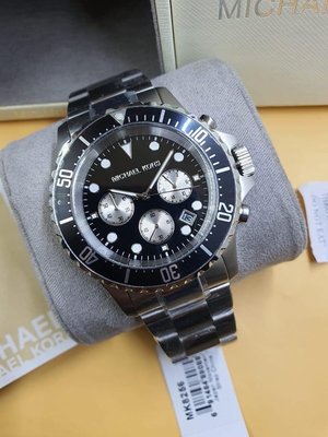 MICHAEL KORS Everest 黑色面錶盤 銀色不鏽鋼錶帶 三眼計時 石英 男士手錶 MK8256