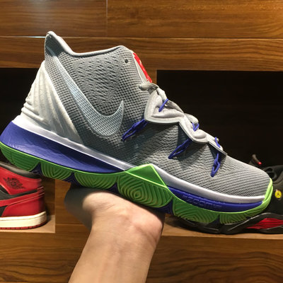 Nike Kyrie5 Frends 灰綠藍白 雪碧 運動籃球鞋 男鞋 AQ2456–099