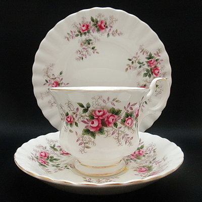 【二 三 事】英國製Royal Albert皇家亞伯特Lavender Rose薰衣草玫瑰三件式咖啡杯&amp;盤