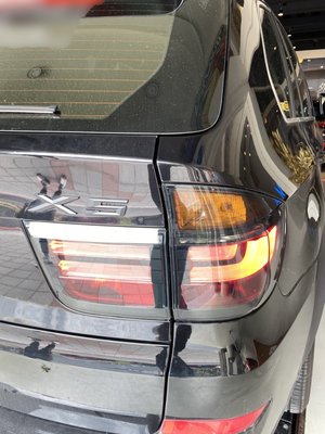 《※台灣之光※》全新BMW X5 E70 09 07 10 08年小改款後期款燻黑墨殼LED光柱後燈組尾燈組