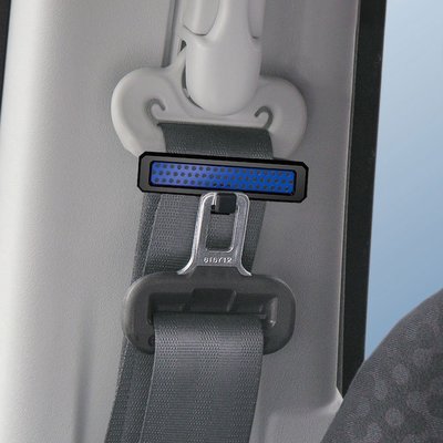 愛淨小舖-【 EE-105】日本精品 SEIKO 安全帶固定夾-藍 (2入)車用安全帶夾 金屬安全帶鬆緊扣固定夾