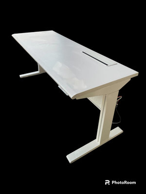 桃園國際二手貨中心---電動升降桌  人體工學桌  繪圖桌  製圖桌  高腳桌  成長桌  坐站二用桌  質感佳.材質好.穩重耐用