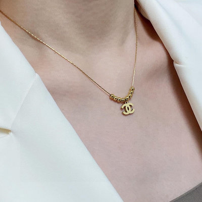 2024新款香奈兒Chanel最新款雙C黃金珠子吊墜項鏈14K精鋼保色超個性，百搭款特別特別贊，整體細節非常 NO53332