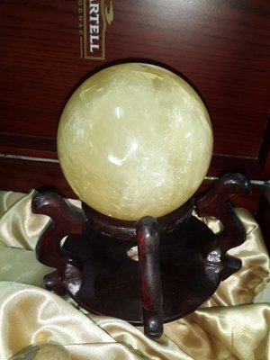 黃水晶球 (1 公斤，直徑10公分) 送架子