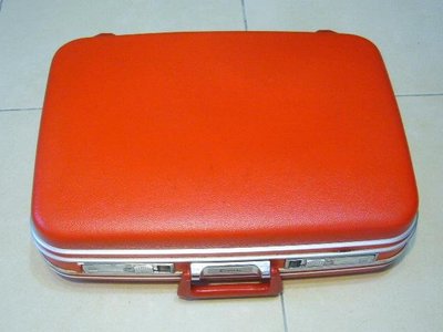 老皮箱(2)~早期紅色硬殼皮箱.手提箱.行李箱~ECHOLAC 愛可樂~長約54CM~懷舊.擺飾.道具