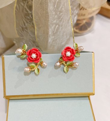 【MOMO全球購】法國Les Nereides卡羅拉玫瑰系列 紅玫瑰珍珠 浪漫頌耳環耳釘耳夾