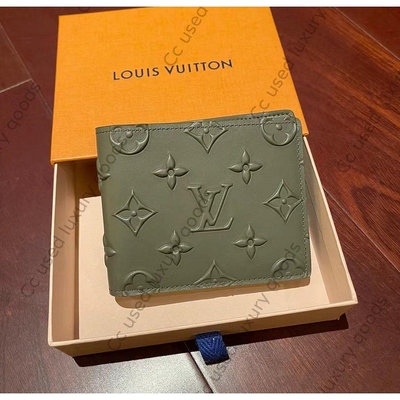 CC二手 99新 LOUIS VUITTON LV slender 綠色浮雕 男士 對折錢包 短夾