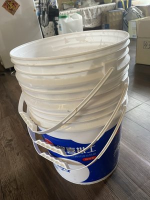 油漆空桶,批土空桶,塑膠空桶,塗料空桶,廚餘桶,垃圾桶,種植桶,萬用空桶,在南屯區(加蓋子+5元)