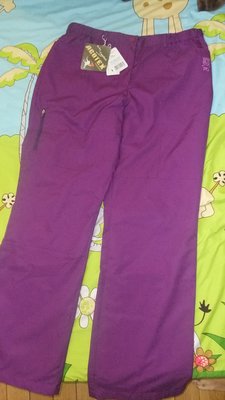 【異國滿屋】FILA 紫色 登山 運動休閒長褲//風褲（全新品）加大尺碼XL（防水防風防雨）