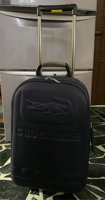 二手荷蘭品牌鱷魚CROCODILE22吋行李箱/旅行箱，功能正常，約8成新，只賣390元。
