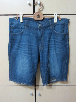 衣市藍~UNIQLO 薄牛仔短褲 (L~84-92cm~) (210412)