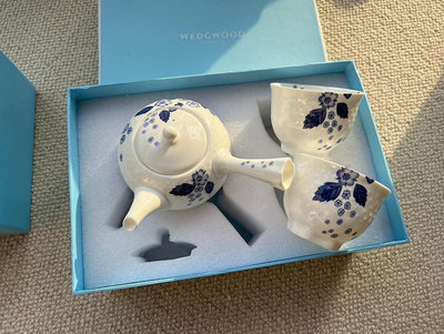 熱款直購#WEDGWOOD瑋致活靛藍草莓系列中式茶壺骨瓷帶蓋小茶壺野草莓圖案茶杯