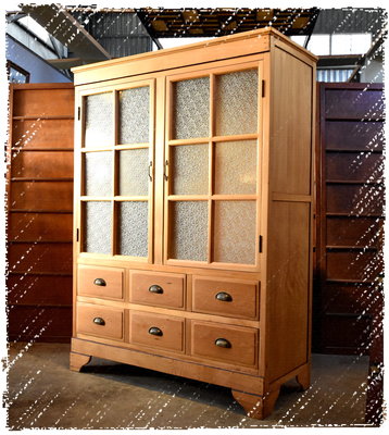 ^_^ 多 桑 台 灣 老 物 私 藏 ----- 朦朧優雅的台灣老檜木玻璃櫃