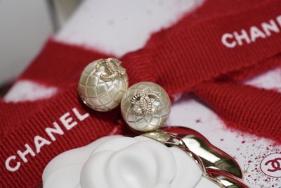 【COCO 精品專賣】Chanel A86172 地球 CC 珍珠耳環 現貨