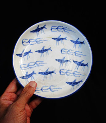 日本陶藝品手做陶器皿插畫風彩繪生活陶餐盤子碟子飛魚【心生活美學】