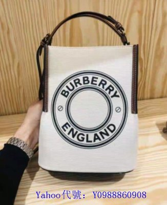 里昂二手正品 BURBERRY 2020春夏 新LOGO 小型標誌圖案棉質帆布 Peggy 水桶包