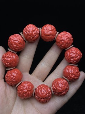 珊瑚手串佩戴紅珊瑚飾品　　這也是紅珊瑚的神秘之處和獨特魅力。尺寸:直徑2厘米重量0