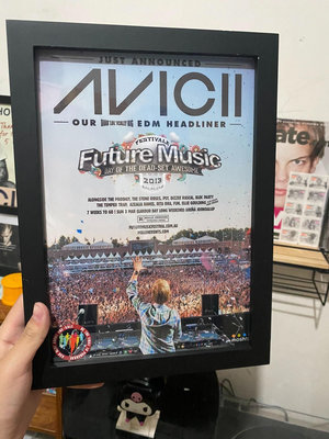Avicii絕版海報2013年Avicii澳大利亞巡演珀斯站宣傳海報大小和一本普通雜志差不