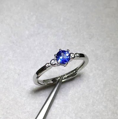 【藍寶石戒指】天然斯里蘭卡藍寶石戒指 迷人湛藍