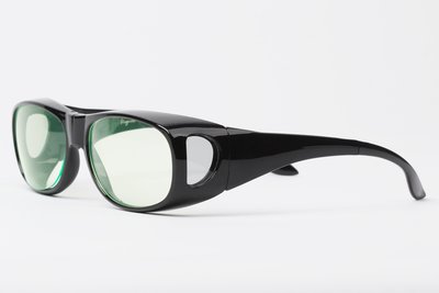 【MEGASOL】濾藍光抗紫外線外掛式側開窗平光眼鏡(外罩式-MS3009BZ)