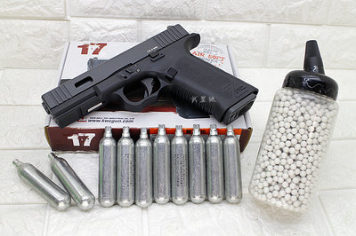 台南 武星級  KWC G17 GLOCK 手槍 CO2槍 黑 + CO2小鋼瓶 + 奶瓶 ( 生存遊戲克拉克BB槍