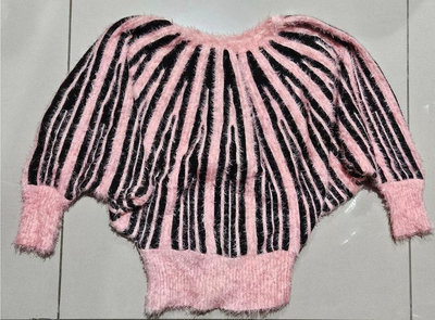 粉紅色 黑色條紋 毛衣 上衣 女生衣著 二手衣 外罩衫 長袖毛衣 寬鬆毛衣 保暖毛衣 冬季毛衣
