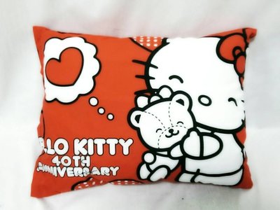 三立鷗正版 Hello Kitty 40周年紀念版 童枕 枕頭 休憩枕  36*28公分 KT
