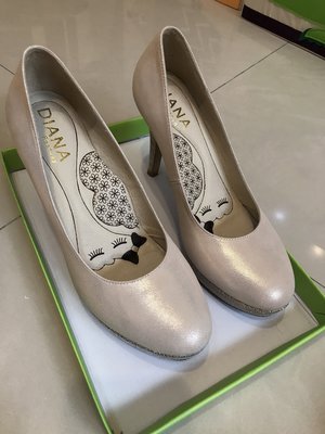 專櫃品牌DIANA 金色婚鞋