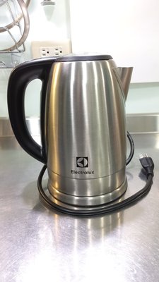 【Electrolux 】伊萊克斯 1.7 公升 智慧溫控電茶壼/快煮壺 (EEK7700S) 功能正常的喔 !