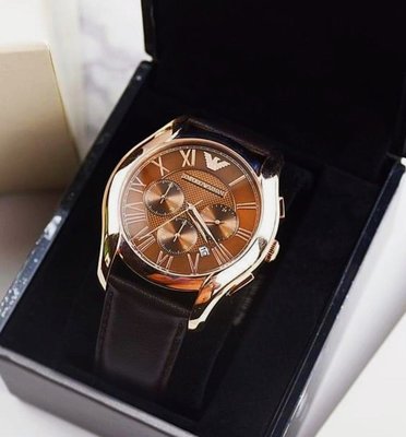 EMPORIO ARMANI 玫瑰金配棕色錶盤 羅馬數字刻度 棕色皮革錶帶 石英三眼計時 男士手錶 AR1701亞曼尼手錶