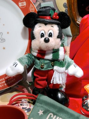 Ariel's Wish-日本東京迪士尼聖誕節耶誕限定米奇MICKEY英倫紳士風圍巾娃娃站姿別針珠鏈站姿吊飾掛飾-絕版品