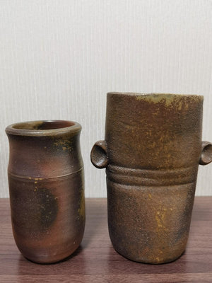 日本回流瓷器圖一右邊雙耳名家底款花瓶厚重不記得是信樂燒