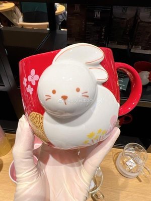 現貨！日本 星巴克 2023新年兔年限定 達摩杯馬克杯 兔子玻璃杯~彩妝 精華露 香精