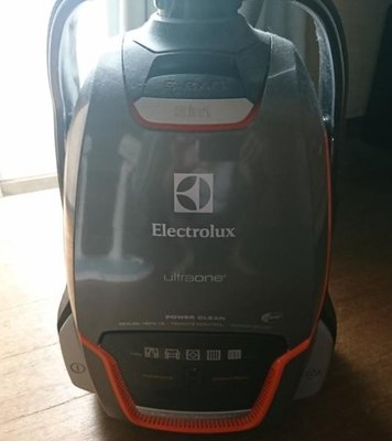 二手保固七日 Electrolux伊萊克斯】New UltraOne 旗艦級極靜吸塵器 ZUO9927